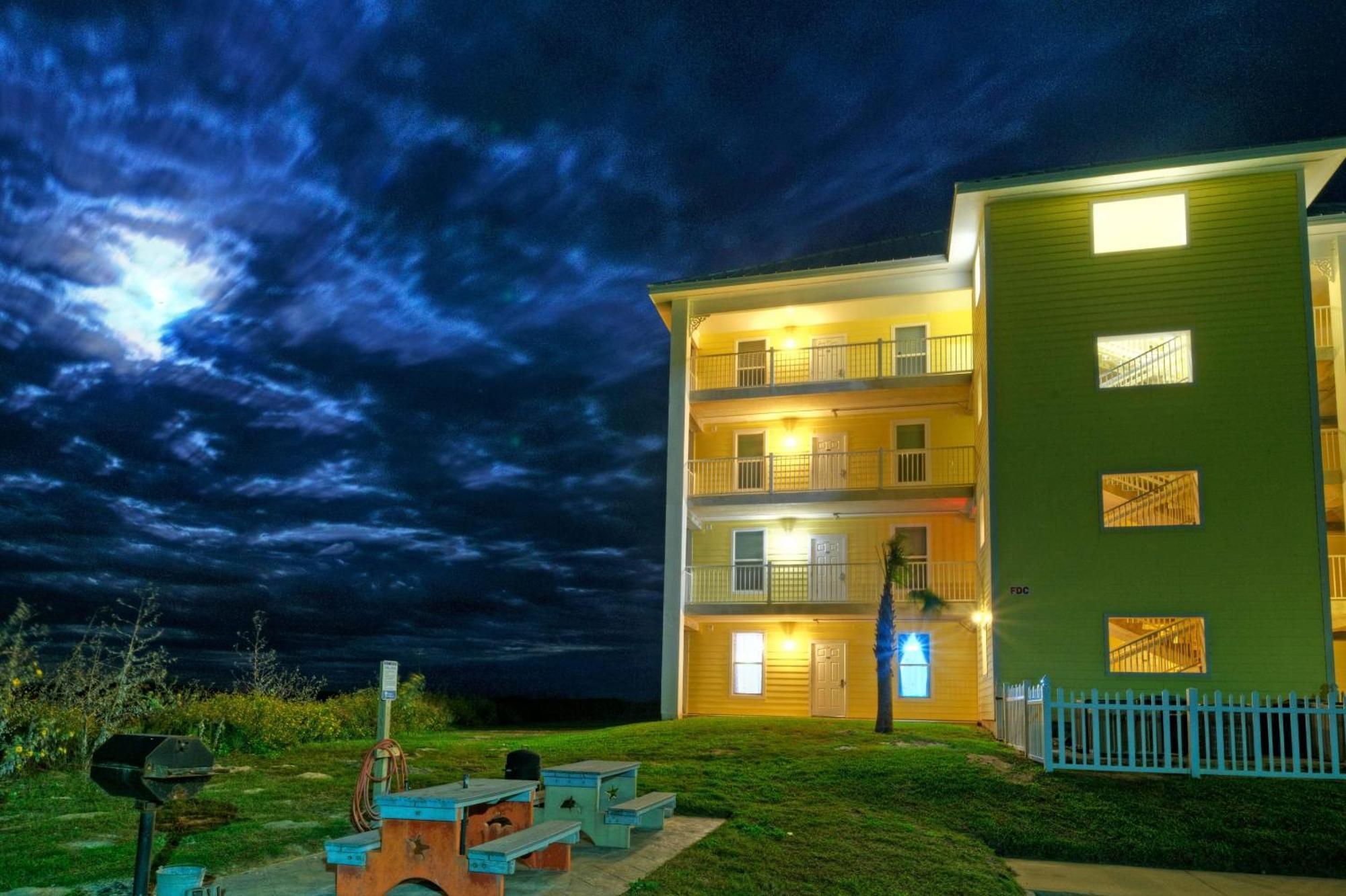 Salt Sun By Avantstay Beach Access Pool Port Aransas Exterior photo