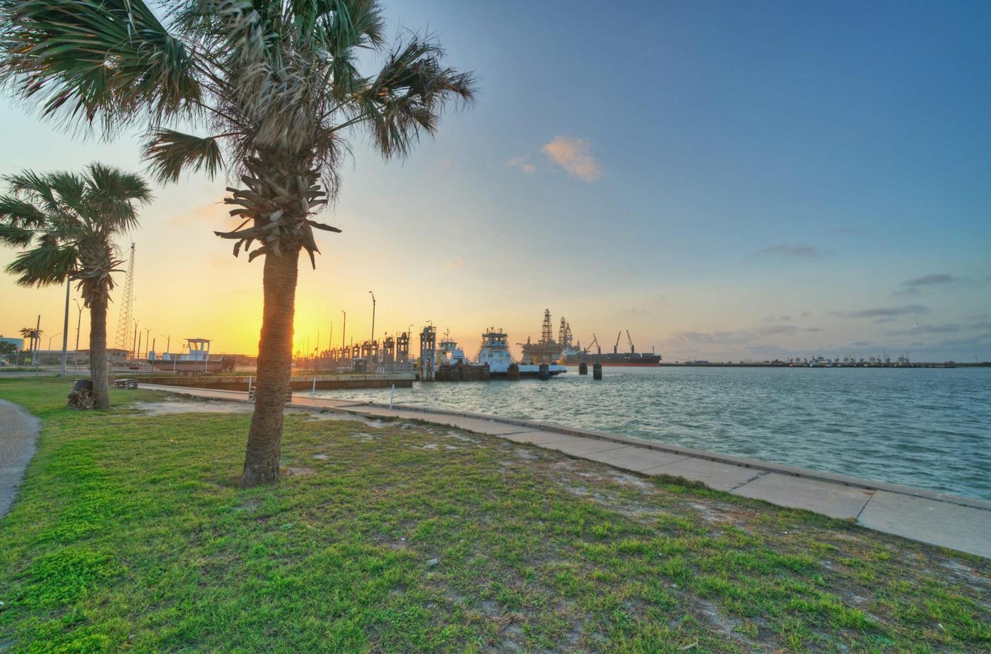 Salt Sun By Avantstay Beach Access Pool Port Aransas Exterior photo